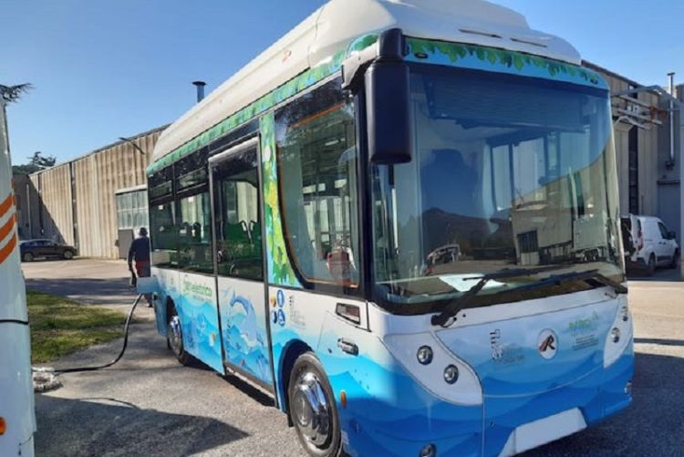 Un pullmino elettrico del Parco delle Cinque Terre diventerà lo scuolabus per i bimbi della scuola dell&#039;infanzia di Levanto