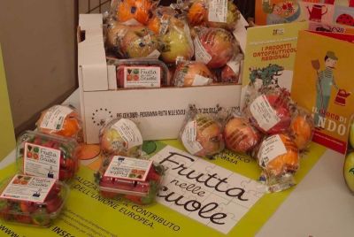 SI' alla frutta nelle scuole, NO agli imballaggi monouso: ennesimo appello di MareVivo al Ministero