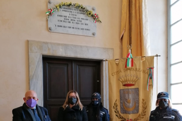 Giorno del Ricordo, sindaco Ponzanelli depone una corona alla targa dedicata ai martiri delle foibe
