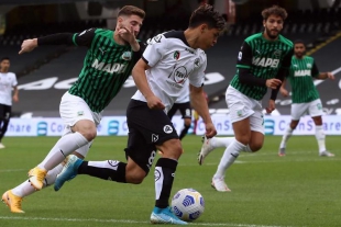 Agudelo in azione contro il Sassuolo