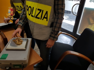 Compro oro nel mirino della Polizia, 3 attività multate