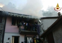 Calice, abitazione inagibile a causa di un incendio (foto)