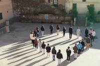 I panettoni di Abeo Liguria consegnati ai bambini delle scuole di Riomaggiore