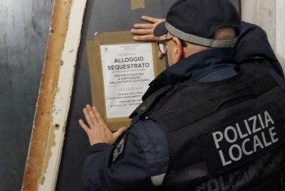 Occupazioni abusive: sequestrato e liberato un altro alloggio pubblico in via Gramsci