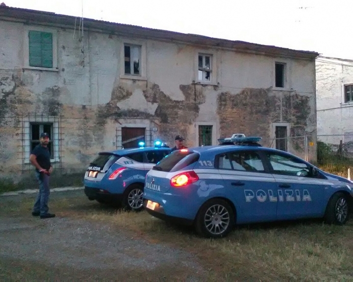 Blitz della Polizia a Marinella, tre rumeni in Commissariato