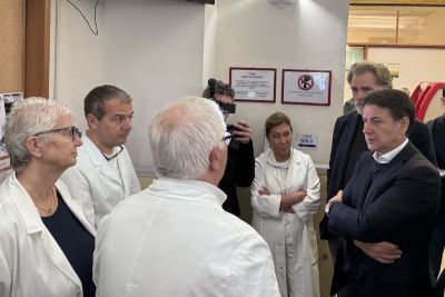 Il leader 5 Stelle Conte in visita al Sant'Andrea: &quot;L'ospedale cade a pezzi. Sanità Italiana allo sfascio&quot;