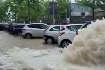 Viale Amendola, si rompe una condotta dell&#039;acqua