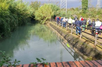 Una passeggiata lungo il Canale Lunense per sensibilizzare sulla prevenzione dei tumori femminili