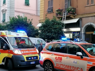 Si sente male in casa, salvata dai Vigili del Fuoco