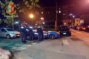 Danneggia un dehor in pieno centro, denunciato extracomunitario