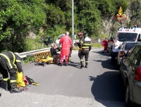 Scivola in una scarpata mentre è al lavoro, agricoltore 91enne soccorso dai Vigili del Fuoco