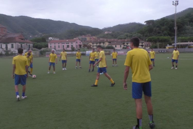 Calcio: A Levanto si parte con un derby provinciale