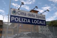 Scooter tampona un&#039;auto lungo viale Amendola, donna al pronto soccorso