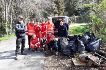 Volontari raccolgono 40 sacchi di rifiuti a Canarbino