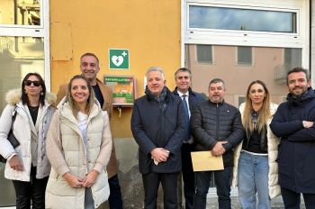 L&#039;asilo Bruco Birichino dona un defibrillatore alla Spezia