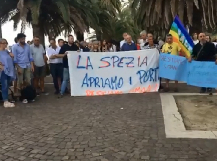 &quot;I porti sono nati per accogliere&quot;, anche alla Spezia la manifestazione #apriteiporti (video)