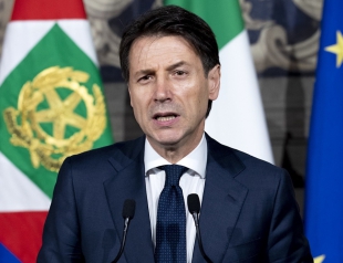 Conte firma il decreto, ecco le attività che resteranno aperte