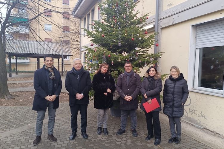 Nel quartiere di Fossitermi quattro alberi di Natale voluti da un gruppo di cittadini