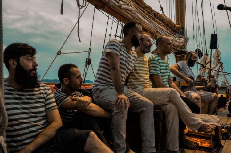 Torna Sail-in: il drive-in del Golfo dei Poeti è in barca, ed è musica e poesia