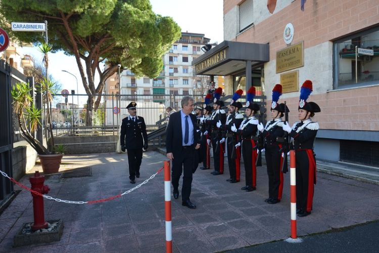 Il Prefetto Cantadori in visita alle Forze dell'Ordine