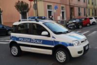 Auto senza revisione da anni, la proprietaria viene fermata per la terza volta e dice addio al veicolo