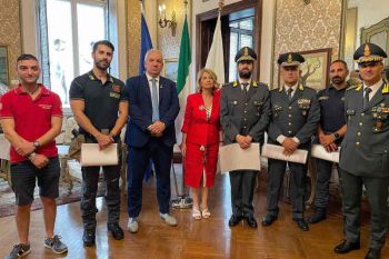 Croce Rossa Italiana conferisce benemerenza di 2^ classe a cinque agenti della Guardia di Finanza