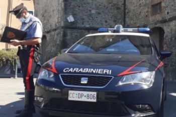 Rapinano un uomo al distributore e lo prendono a calci e spinte. Arrestati dai Carabinieri di Sarzana