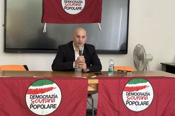 Elezioni regionali, il candidato di Democrazia Sovrana Popolare, Francesco Toscano, si è presentato a Sarzana