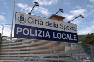 In manette un 32enne fermato dalla Polizia Locale mentre cedeva droga ad un minorenne