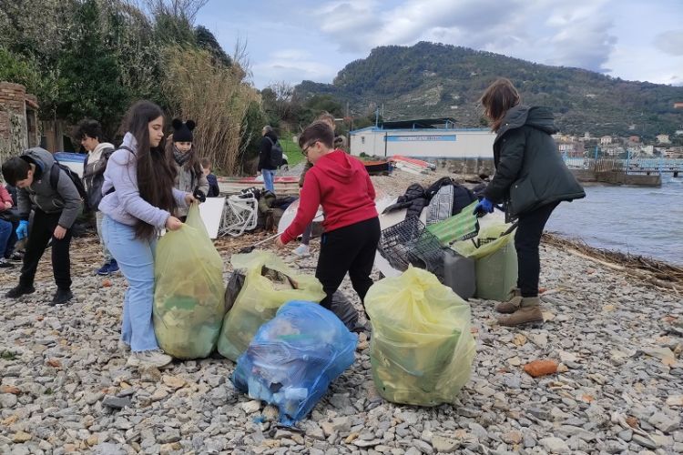 BIOBlitz all’Isola Palmaria, raccolti 13 sacchi di rifiuti