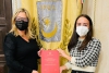 La neodottoressa Leila Riga consegna la sua tesi sul futuro di Sarzana al sindaco Ponzanelli