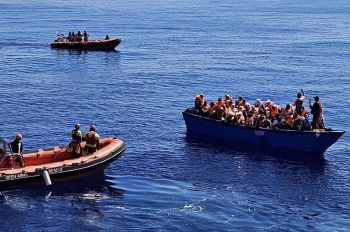 I 195 migranti a bordo della Open Arms sbarcheranno nel porto di Marina di Carrara