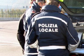 Neopatentata ubriaca alla guida provoca incidente stradale