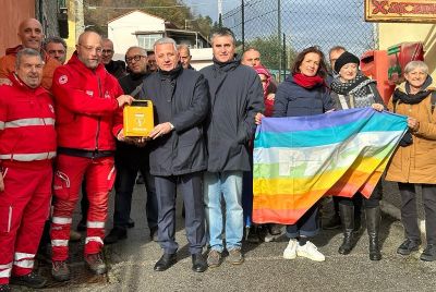 Donato il nuovo defibrillatore al borgo di Campiglia