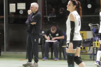 L’allenatore Stefano Menconi e Rebecca Lupi. Seduto, il viceallenatore Giacomo Martinelli