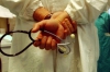 Allarme ingestione pile a bottone: quattro bambini in poche settimane al Pronto Soccorso del Gaslini