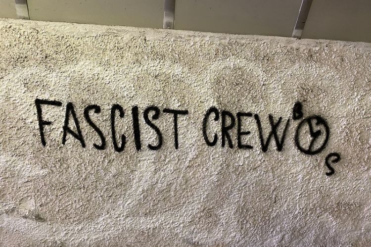 Nuove scritte fasciste in città