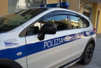 La Polizia Locale di Santo Stefano incastra un falso broker assicurativo di Avellino