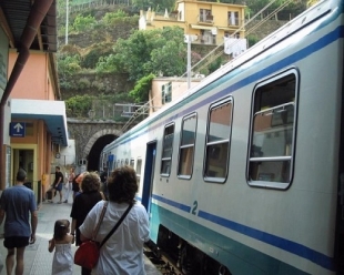 Treni Cinque Terre, Battistini (M5S) e Pastorino (Rete a Sinistra): &quot;Sempre dalla parte dei cittadini, le bandierine le lasciamo ad altri&quot;