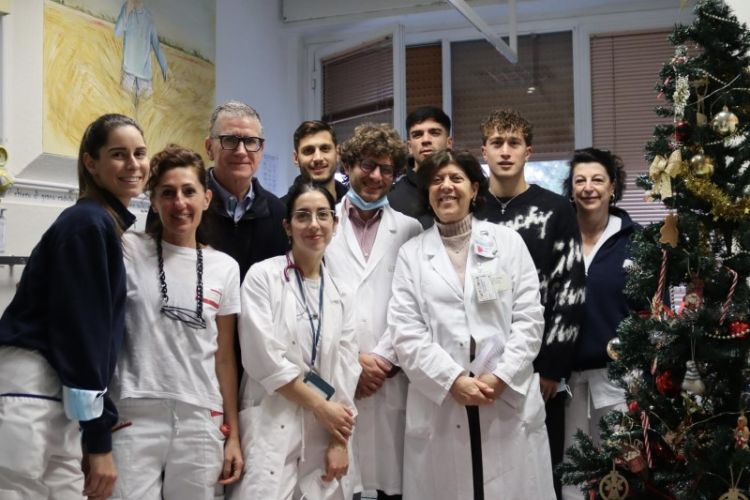 Lo Spezia fa visita al reparto di pediatria dell'ospedale Sant'Andrea prima delle feste natalizie