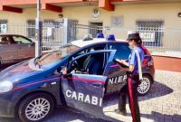 Arrestato un ladro seriale: rubava dalle auto in sosta