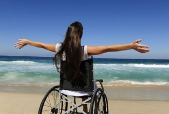 Nella spiaggia per disabili a Marinella arrivano i gazebo