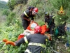 Turista cade sul sentiero, trasportato a spalla sino alla strada carrabile