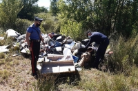 Rifiuti scaricati in via Tavolara a Sarzana