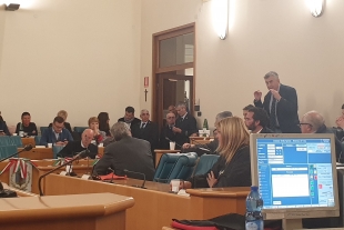 Il caso &quot;Per la nostra città&quot;: Pecunia, Cenerini e Caratozzolo vs Giulio Guerri