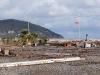 La spiaggia di Marinella invasa dai rifiuti
