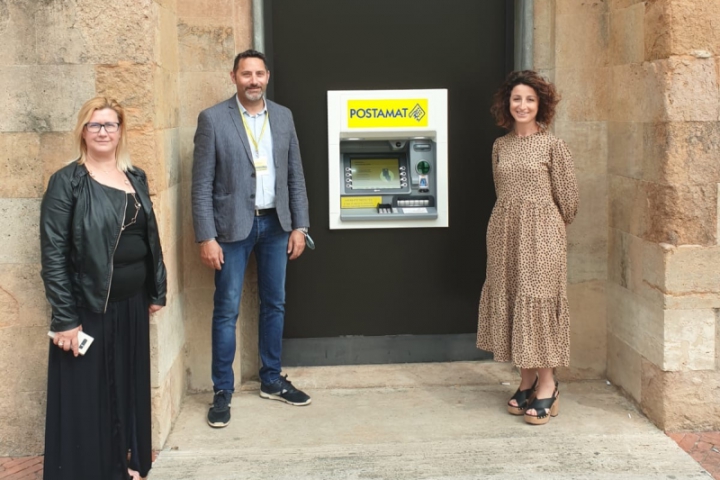 Il nuovo sportello automatico ATM Postamat nell’Ufficio Postale di Spezia Centro, in piazza Verdi