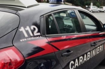 Minaccia la compagna e reagisce ai Carabinieri. Immobilizzato con il taser e arrestato