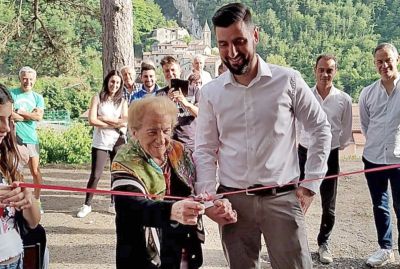 La sarta centenaria taglia il nastro della nuova sede dell’Associazione Presepe Vivente di Equi Terme