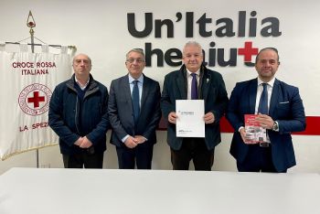 La Banca Versilia Lunigiana e Garfagnana dona 2.000 euro alla Croce Rossa della Spezia